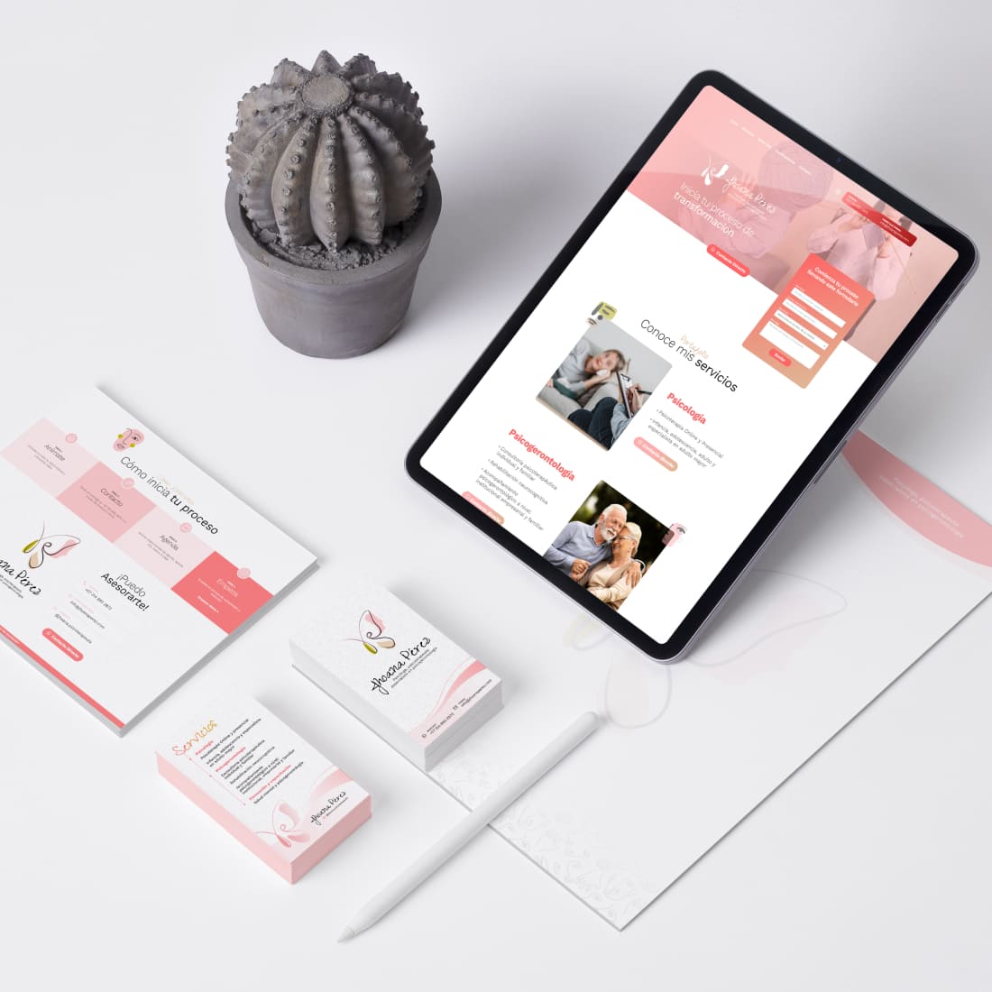 Portafolio personal de Jhoana Pérez en tableta y tarjetas