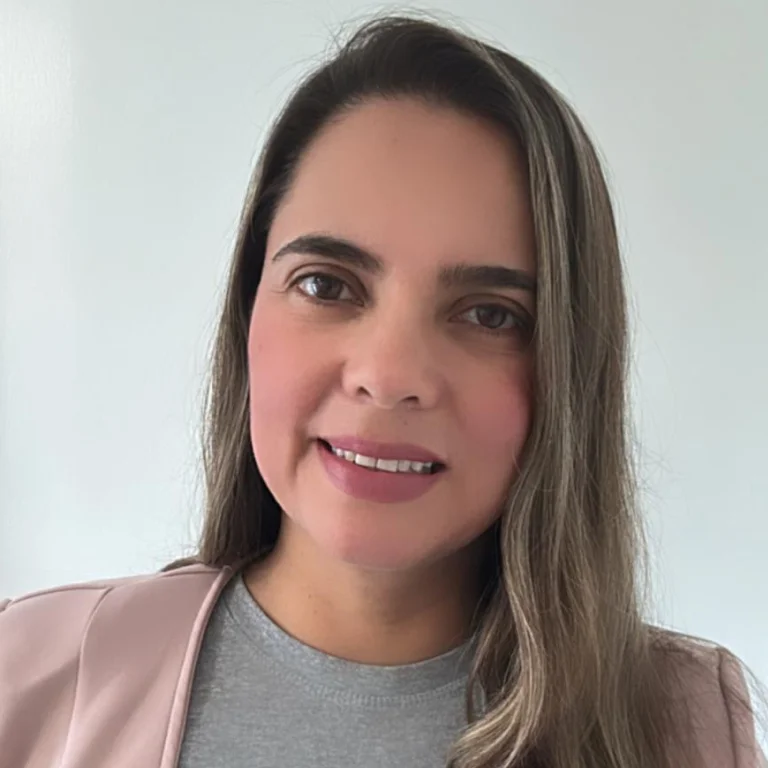 Integrante del equipo comercial de DKODING